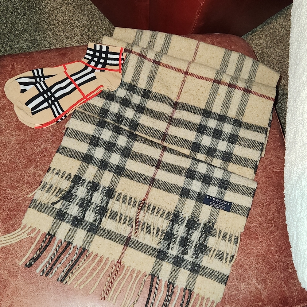 Burberry London Wool Scarf And Sox